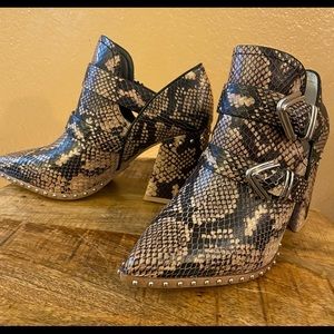 Gianni Bini Ankle booties 6M new without box